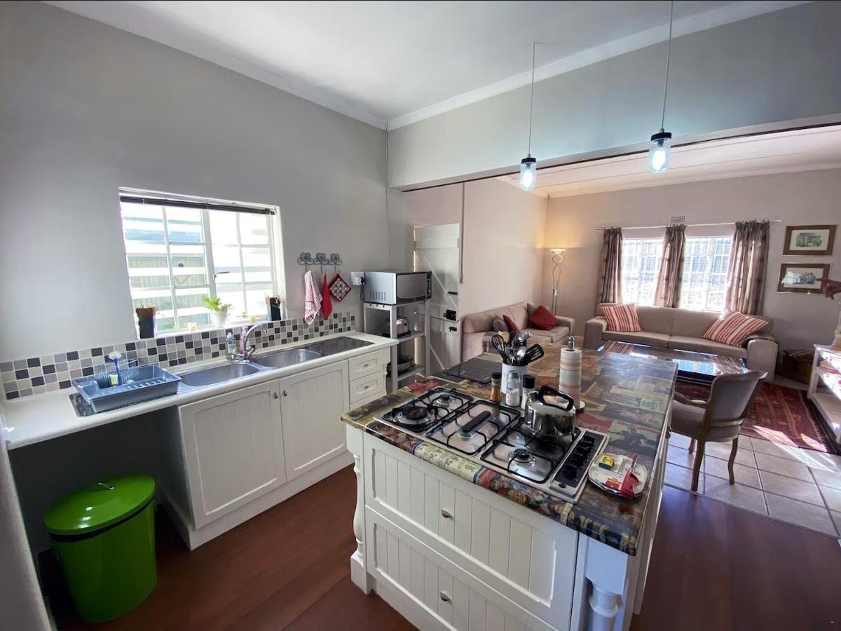 Olive And Vine Farm Cottage 프란쉬후크 객실 사진